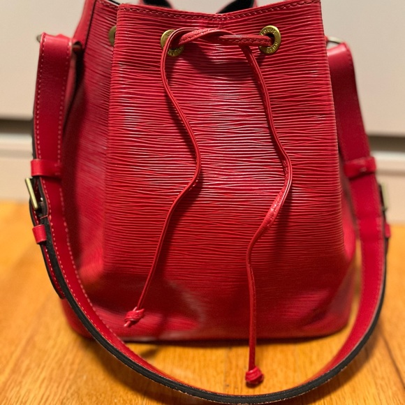 Louis Vuitton Red Epi Noe Bag - Picture 14 of 17